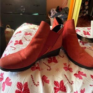 THE FLEXX Women's Vibrant Red Ankle Booties